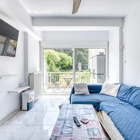 Peaceful Coastal 2-bedroom Retreat By μρs