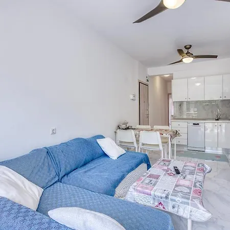 Peaceful Coastal 2-bedroom Retreat By μρs Appartement