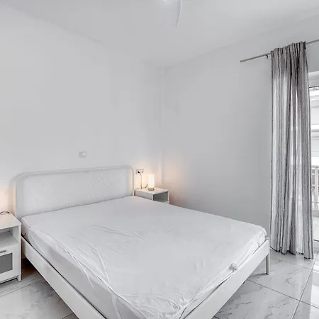 Peaceful Coastal 2-bedroom Retreat By μρs Agía Triás